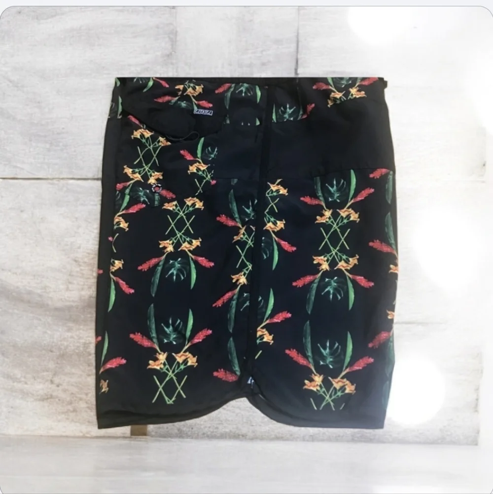 Ezekiel Board shorts size 34W stretch black floral pattern red green b…